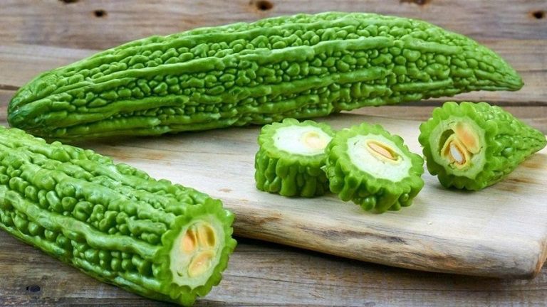 Trị chàm tại nhà với mướp đắng rất đơn giản