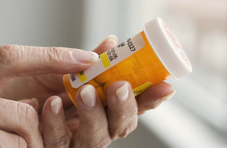 Thuốc chứa Corticosteroid hay các loại thuốc khác đều cần dùng theo chỉ định của bác sĩ