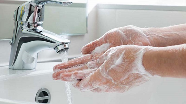Chú ý vệ sinh tay chân và cơ thể sạch sẽ mỗi ngày