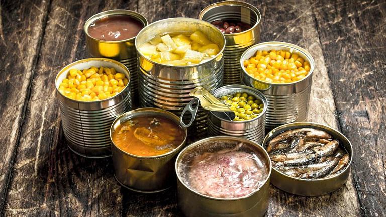 Người bị chàm không nên ăn thực phẩm đóng hộp