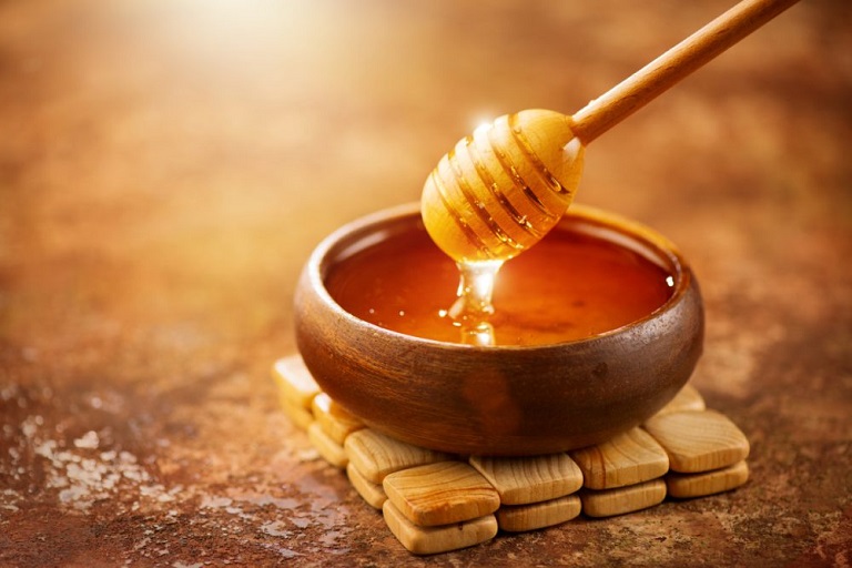 Mật ong là một nguyên liệu tự nhiên có chứa rất nhiều dưỡng chất tốt cho da