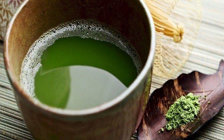 Bôi nước cốt lá bàng chữa viêm da cơ địa