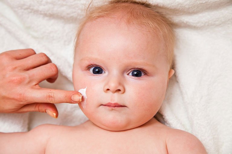 Thuốc bôi da giúp giảm ngứa ngáy đau rát khô da