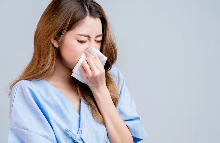Viêm mũi dị ứng là tình trạng mũi xuất hiện nhiều biểu hiện khó chịu khi gặp dị nguyên