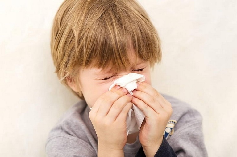 Viêm mũi xoang cấp ở trẻ em cần hết sức thận trọng