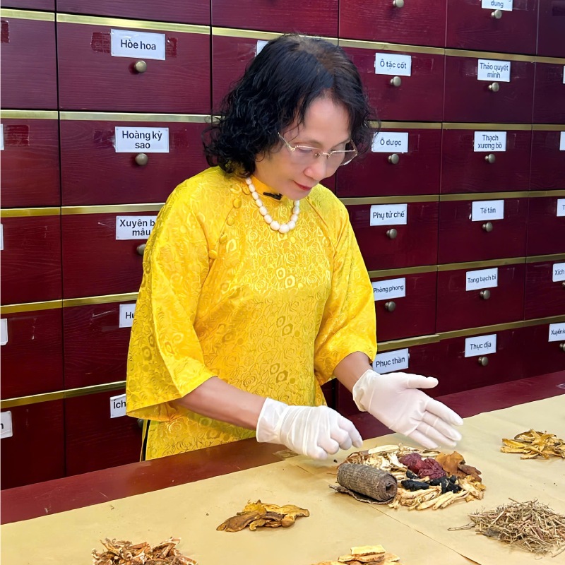 Trong điều trị, Bác sĩ Lê Phương luôn ưu tiên gia giảm các thành phần thuốc hiệu quả và phù hợp cho từng thể bệnh